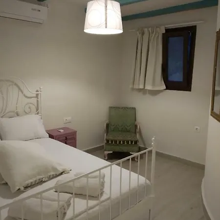 Isabel Artemis Apartment