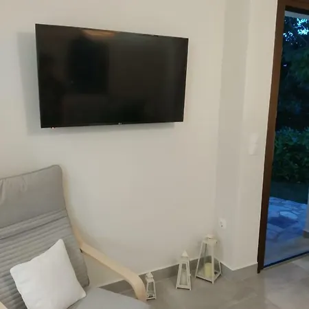 Isabel Artemis Apartment