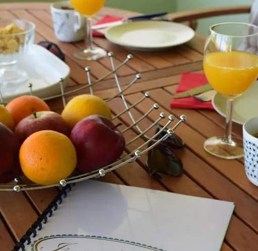 Isabel Artemis Apartament Chorefton